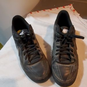 Nike softball cleats little use but lots of left